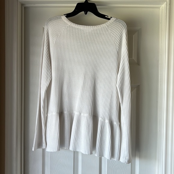 Knitted White Peplum Long Sleeve Blouse - Picture 3 of 3